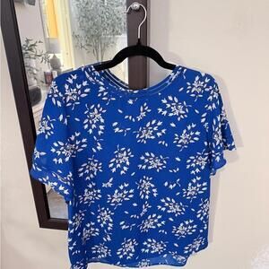 Liz Claiborne Blue Floral Short Sleeve Top